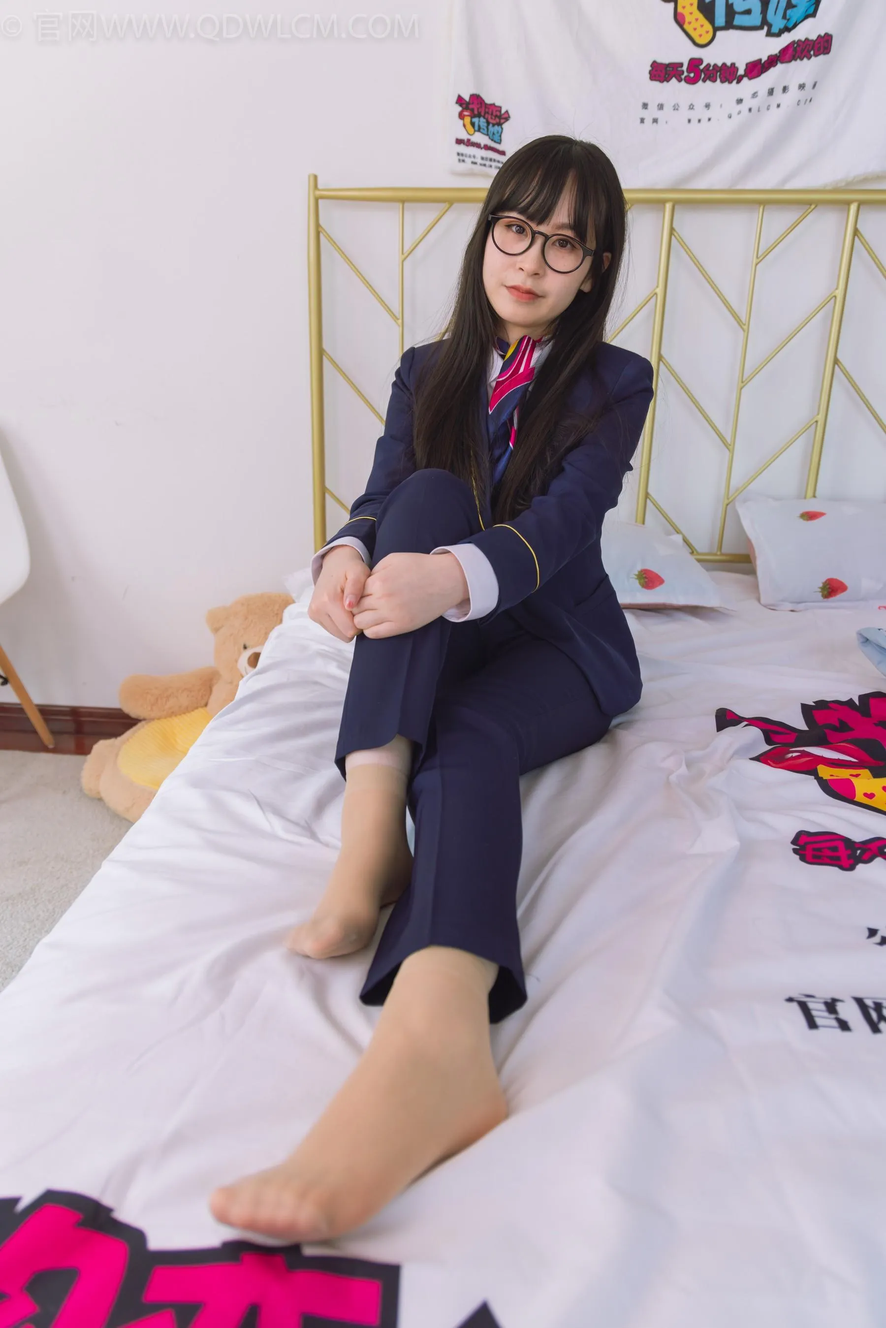 物恋传媒 NO.1500 兮兮-银行小秘书 [151P]插图4